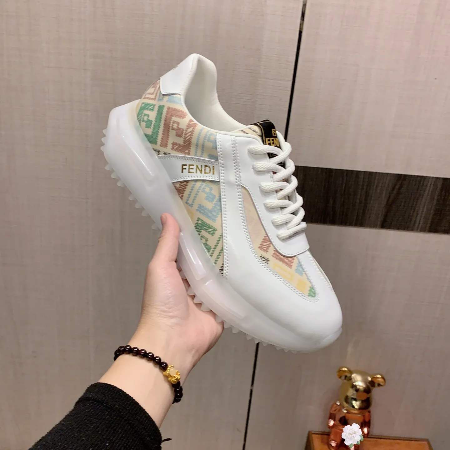 Men's Men's Shoes💰460💰💰🎩🎩[Lightning][Lightning] "FENDI*" The latest and most popular casual sports shoes, top brand [Seduce] luxury ~ purchasing agent, top quality ~. [Strong] The upper is made of imported breathable cowhide with material ➕ breathable sheepskin feet (•) and fine workmanship. The original stylish and stylish soft rubber wear-resistant and non-slip outsole is light and comfortable on the feet. The real thing looks better when photographed in person. 012: code: 38-44, can be customized to 45, 2️⃣ colors available